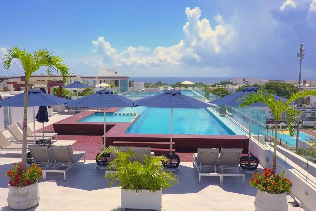 Beautiful Roof Pool & Gym With Ocean Views!