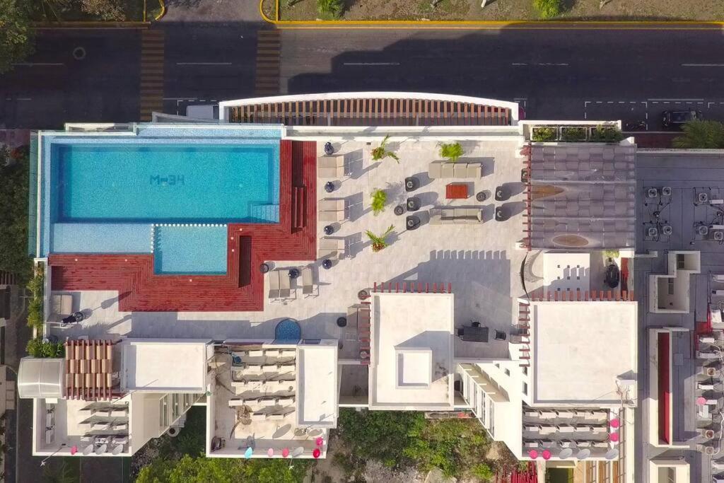 Beautiful Roof Pool & Gym With Ocean Views! *